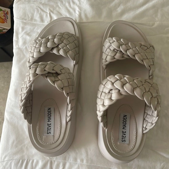 Steve Madden Woman’s Hillary Sandal - Picture 2 of 2
